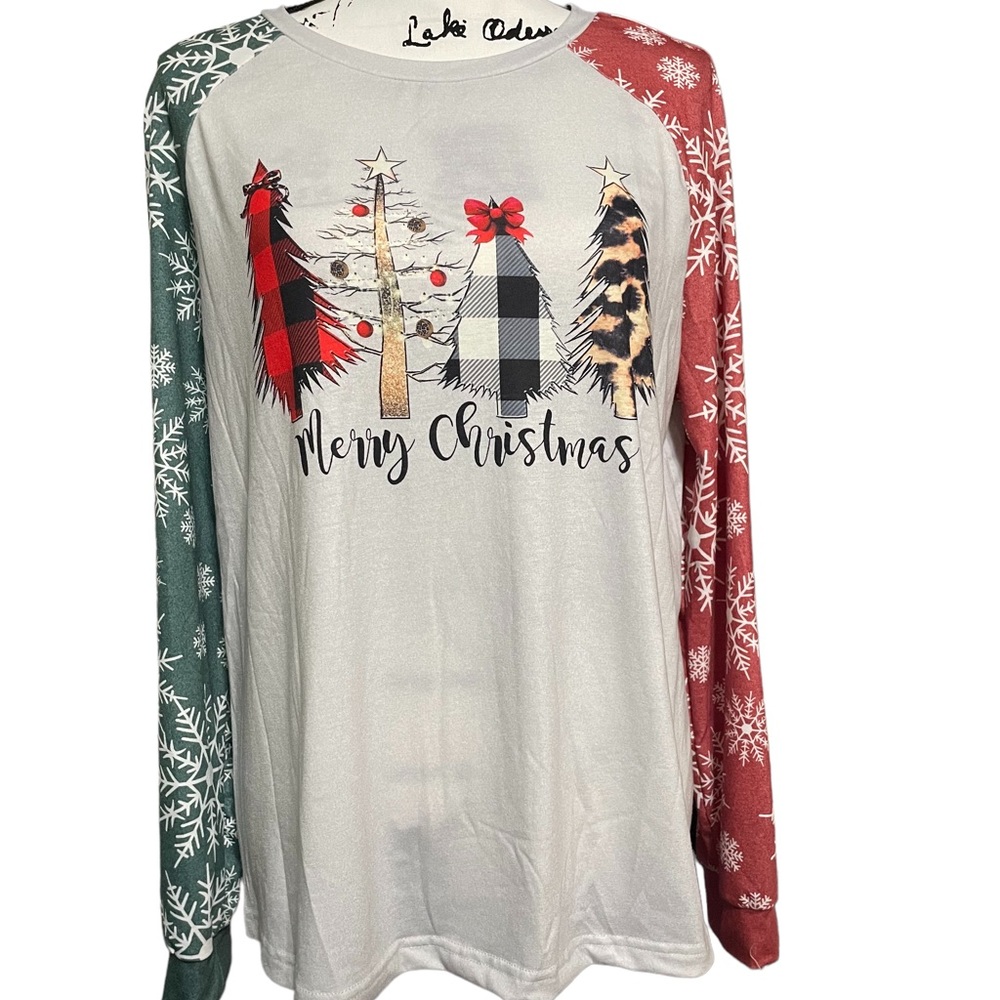 Merry Christmas soft long sleeve t-shirt NWOT SOFT